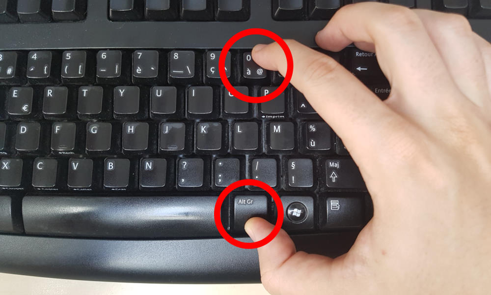 Comment taper un arobase sur un clavier AZERTY